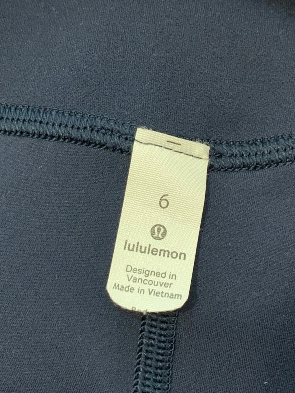 Lululemon Navy Blue 7/8 Leggings, size 6 - Picture 4 of 6